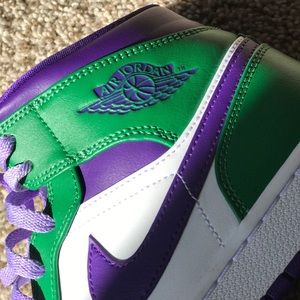 Jordan 1s mid top ones.